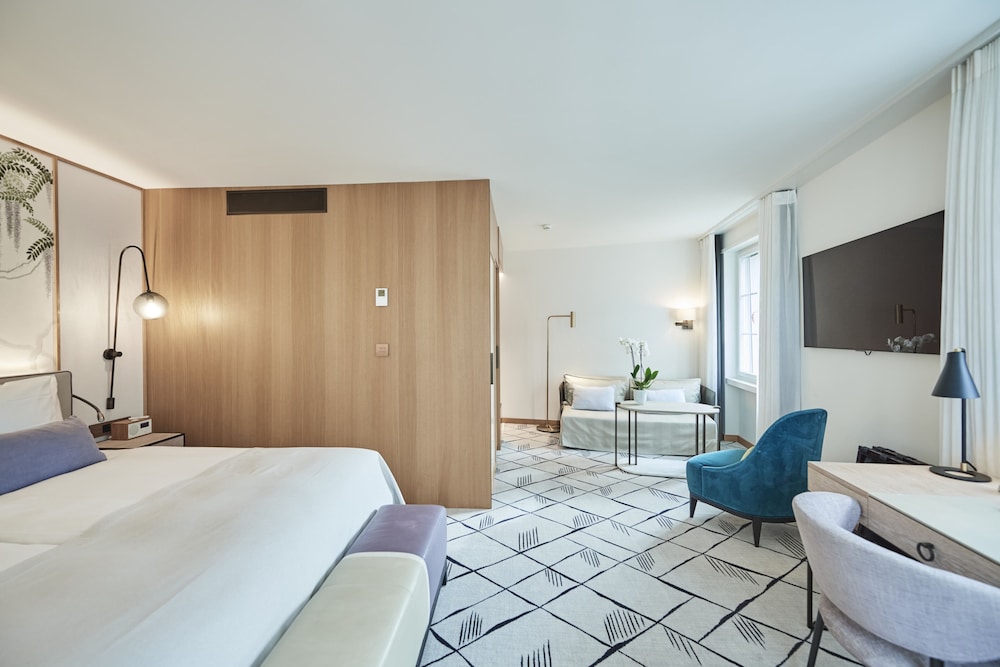 2 BEDROOMS, FAMILY SUITE, CITY