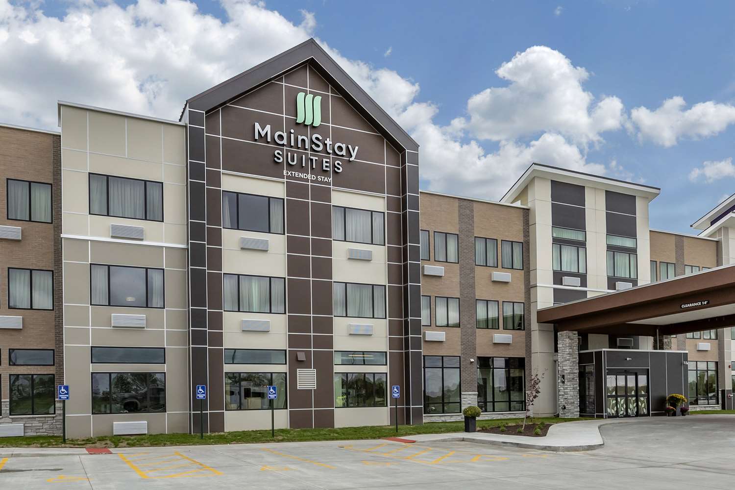 MainStay Suites Milwaukee/Franklin, WI 28/28