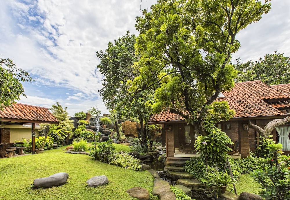 DUTA GARDEN HOTEL 51/58