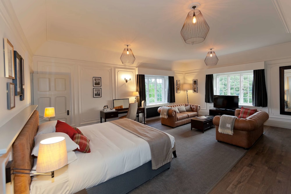 De Vere Horsley Estate 32/72