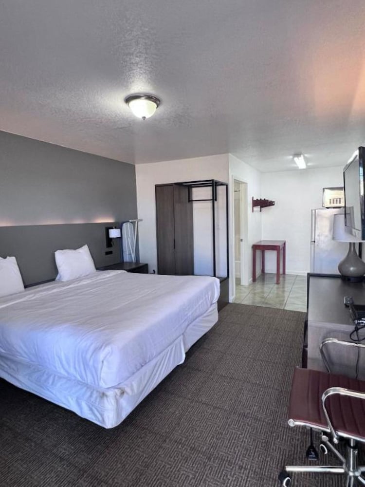 OYO Garden Inn and Suites Pearsall I-35 East 5/21