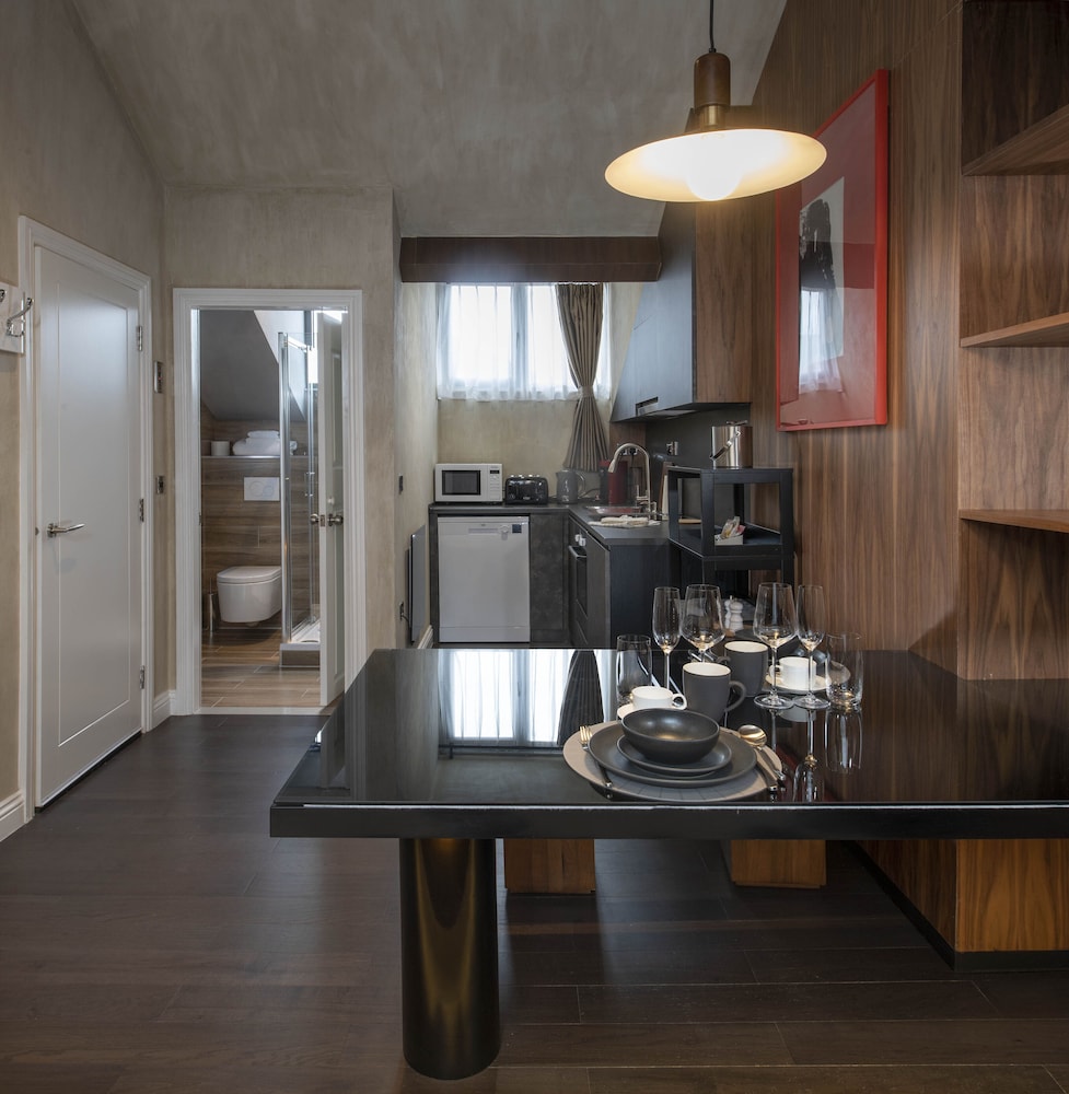 Trueman Court Luxury Serviced Apartments 39/55