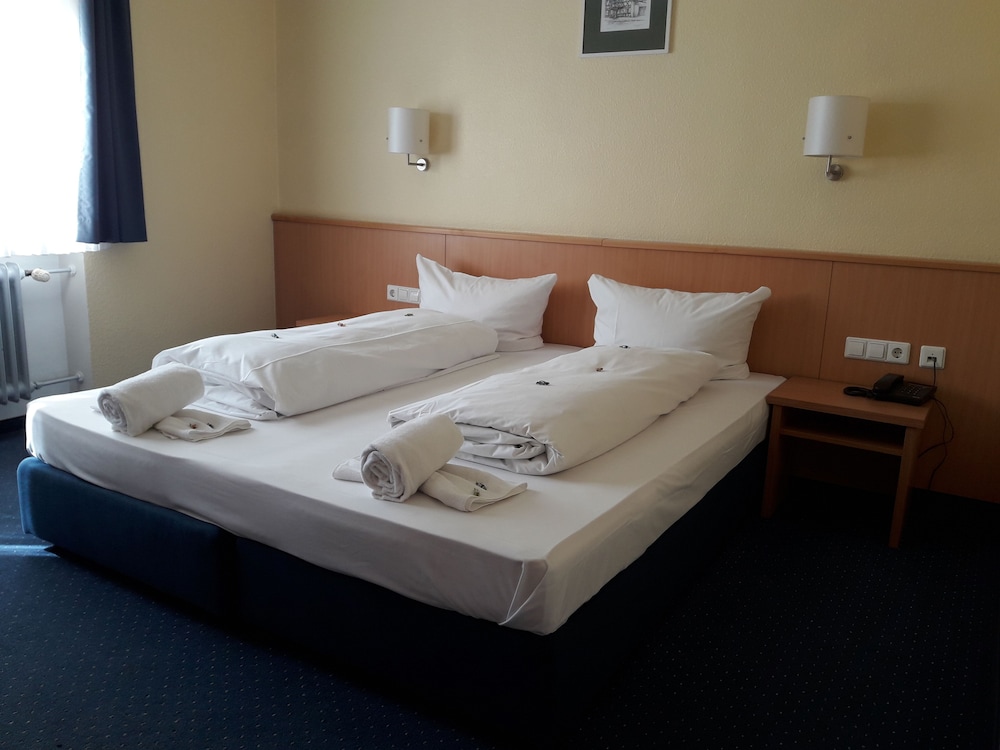 STANDARD, DOUBLE OR TWIN BED