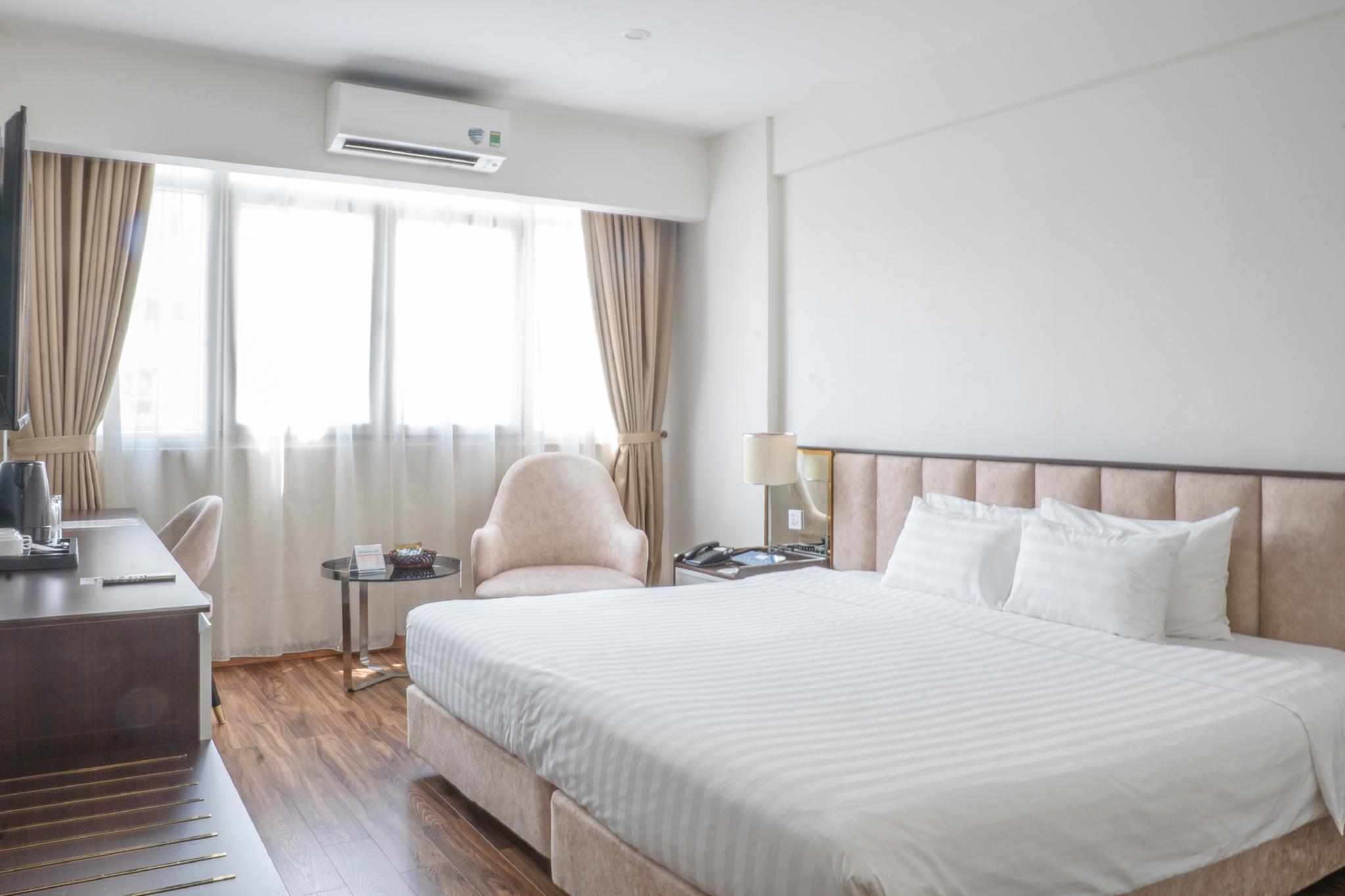 Superior, Double Bed, City View