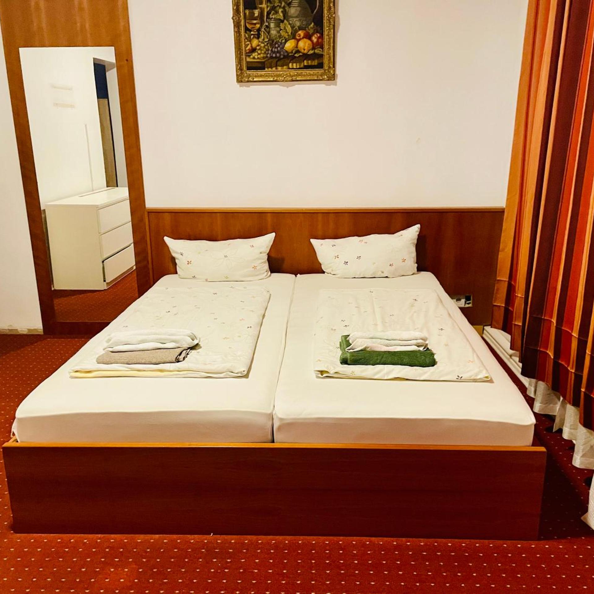 Hotel Pension De Lux 3/19