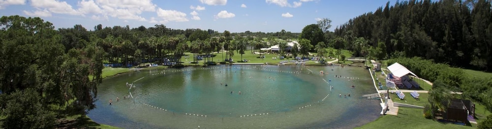 Warm Mineral Springs Motel 34/45