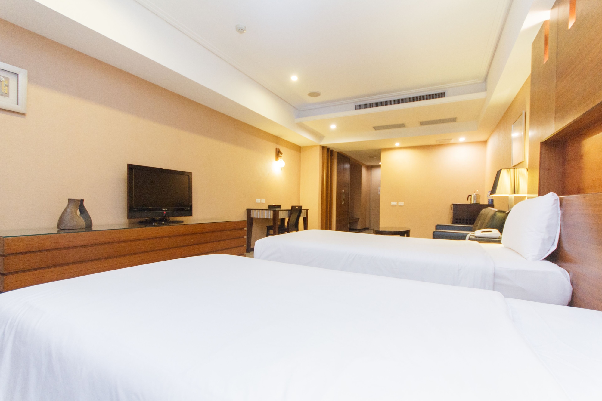 DELUXE, TWIN BEDS