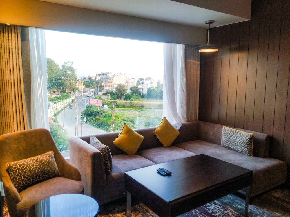 Welcomhotel By ITC Hotels Katra 33/47