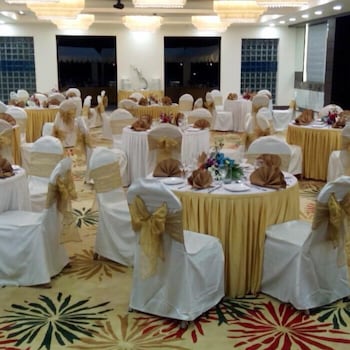 The Club Emerald Chembur 30/51