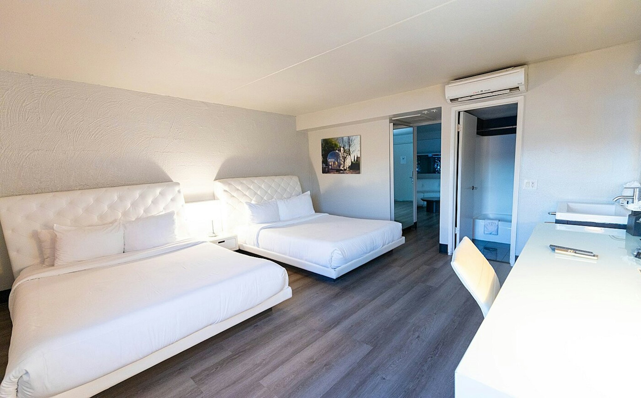 DELUXE, 2 QUEEN BEDS