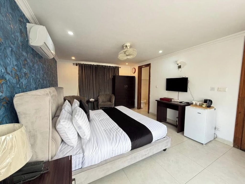 Rhodium Elite Hotel 25/56