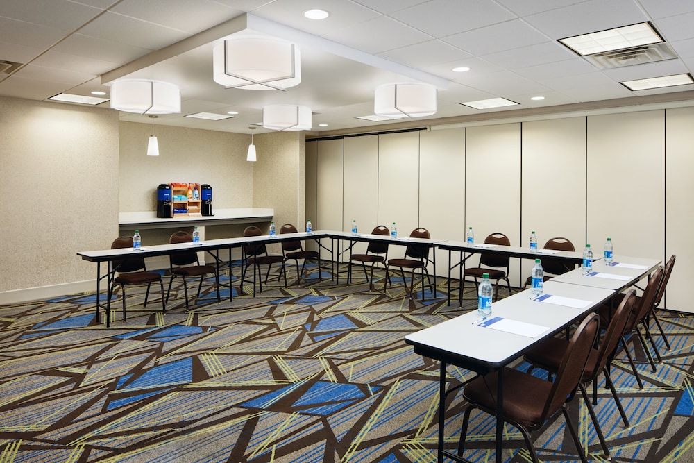 Holiday Inn Express & Suites Jacksonville SE- Med Ctr Area 48/55