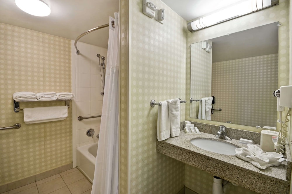 Hilton Garden Inn Riverhead 11/57