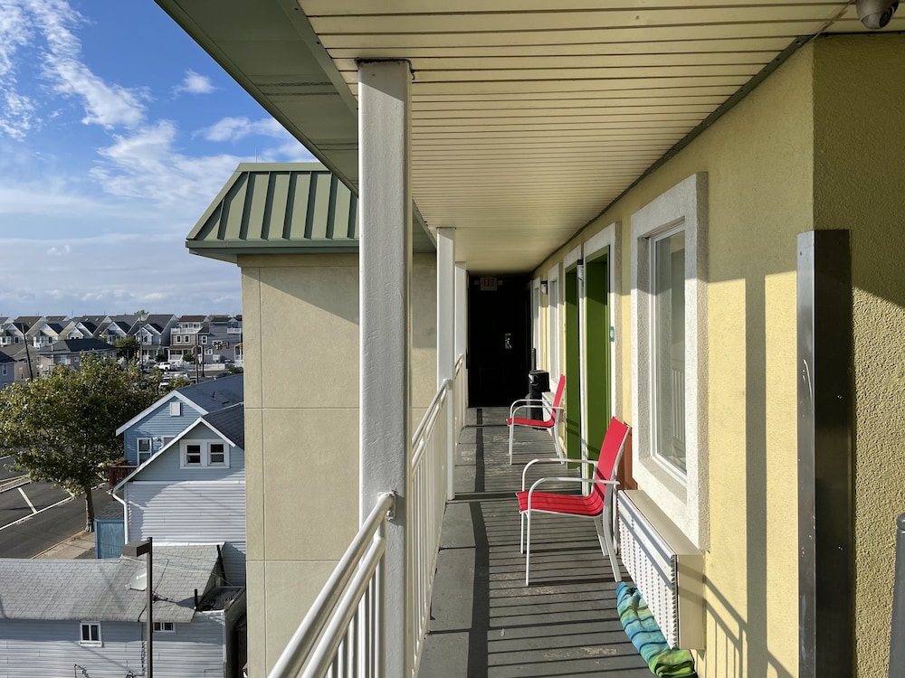 Sea Palace Inn 62/70
