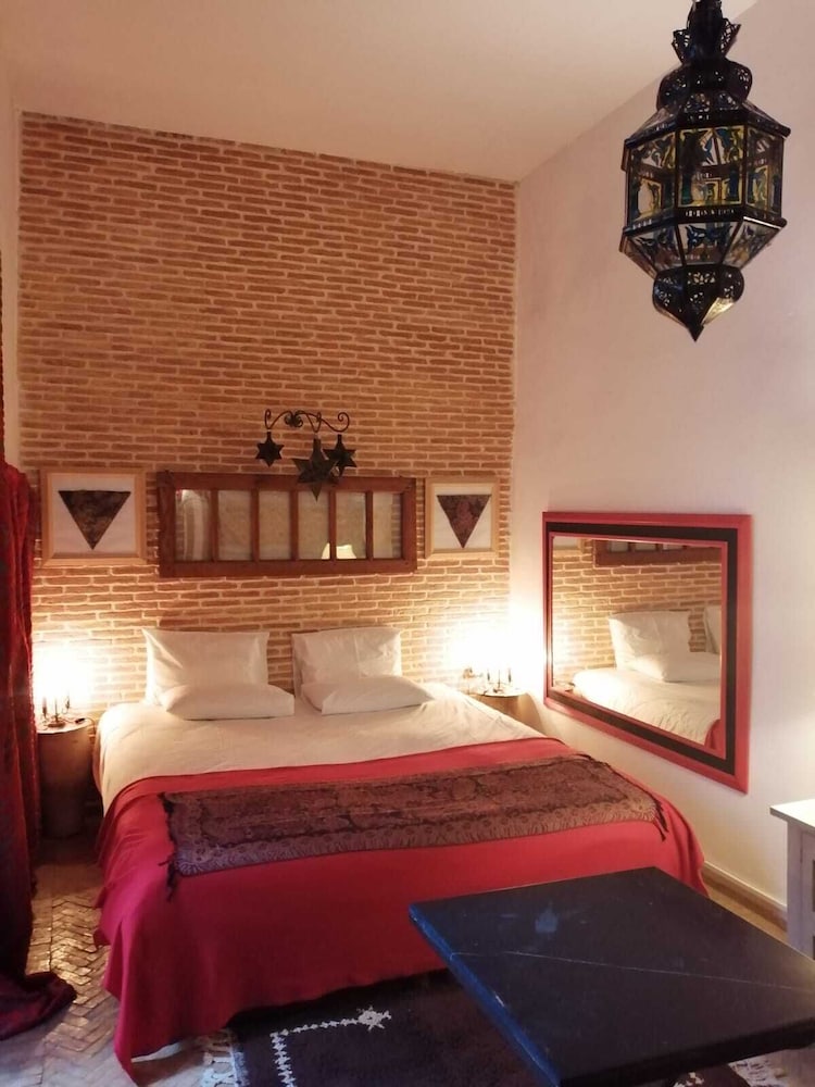 RIAD TARA 26/77