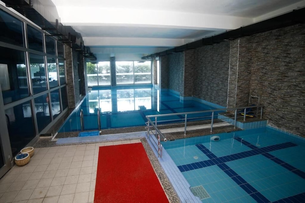 LAVIN OTEL 2/72