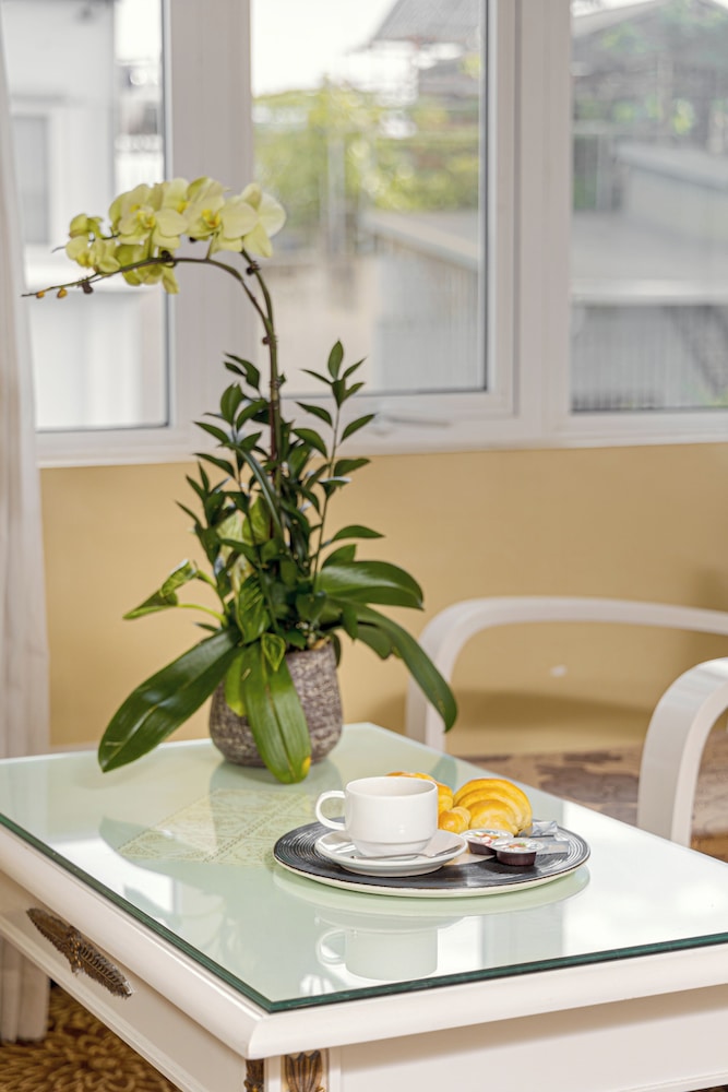 Chalcedony Hotel 43/50