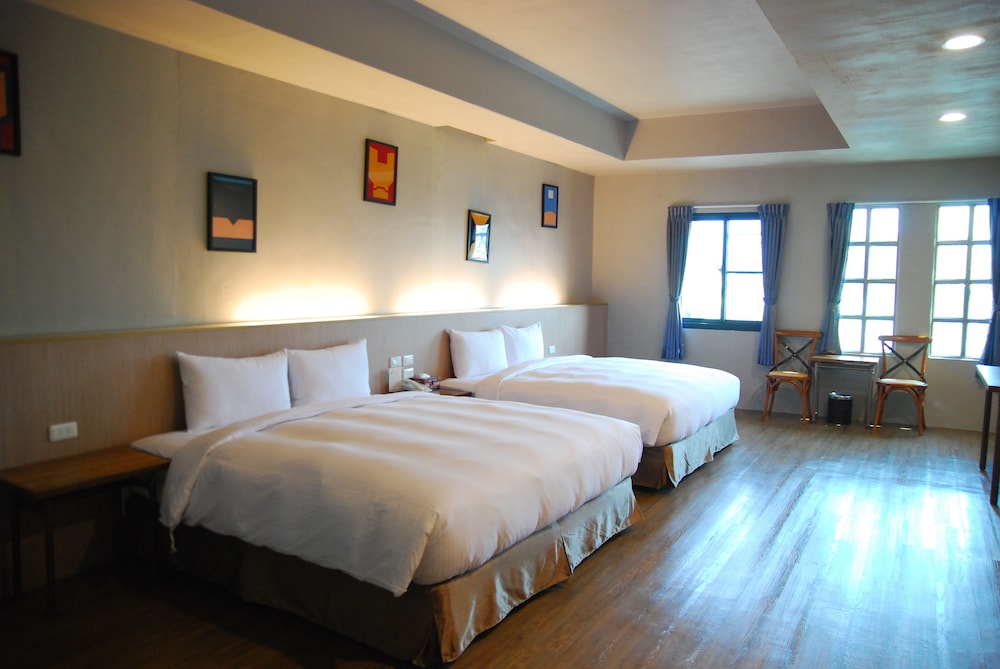 ROOM, QUADRUPLE