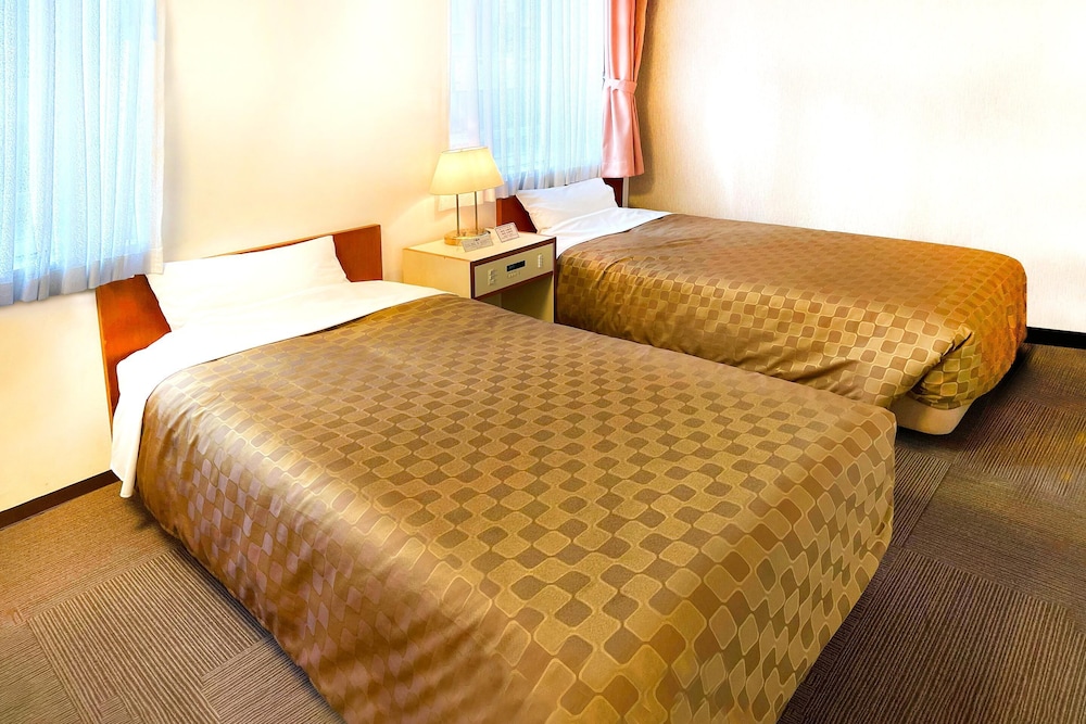 ROOM, TWIN BEDS