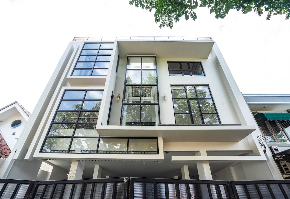 RedDoorz near Eka Hospital BSD City 1/29