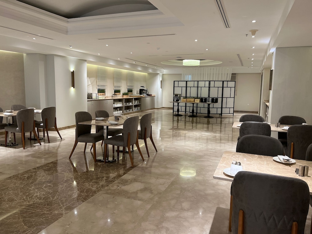 Gloria Hotel and Suites 22/28