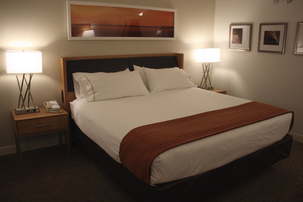 Holiday Inn Express Munising-Lakeview 25/68