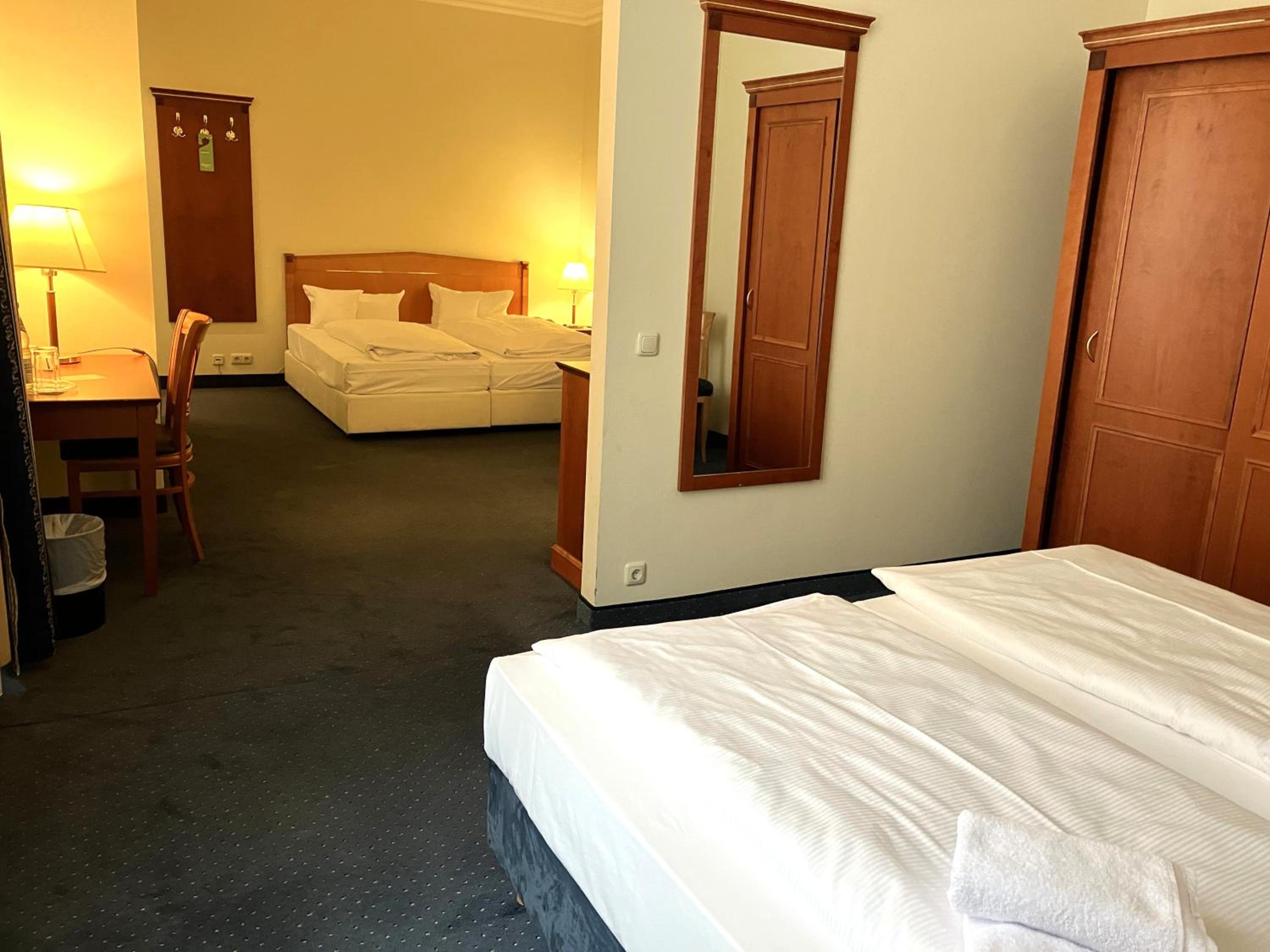 Junior Suite, Queen Bed
