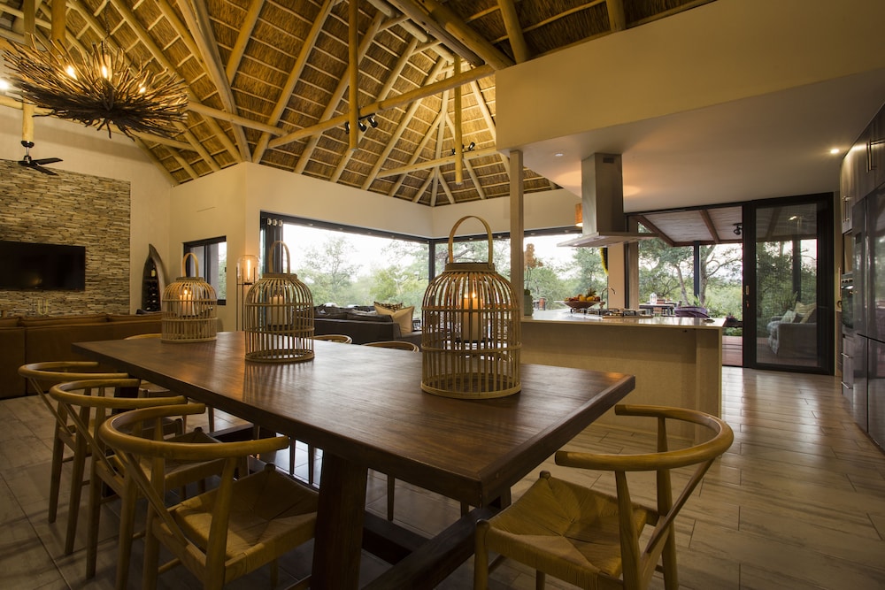 Moya Safari Villa 25/38