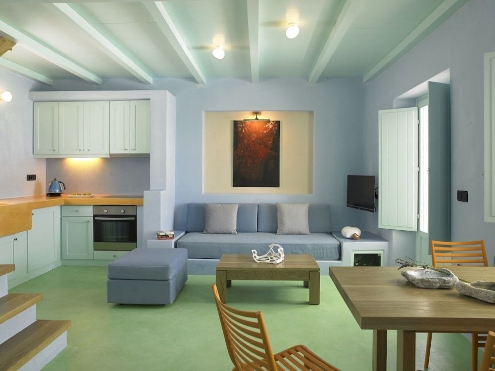Voreina Gallery Suites 26/50