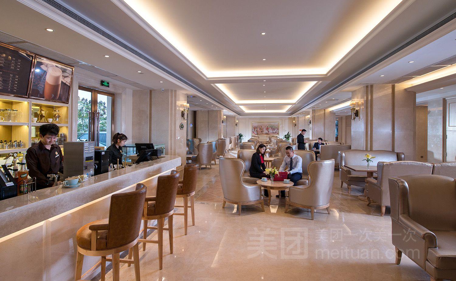 Vienna Hotel (Chongqing Yuanjiagang Metro Station) 46/58