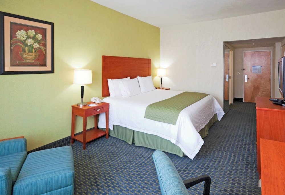 Holiday Inn Express Hotel and Suites Toluca Zona Aeropuerto 26/72