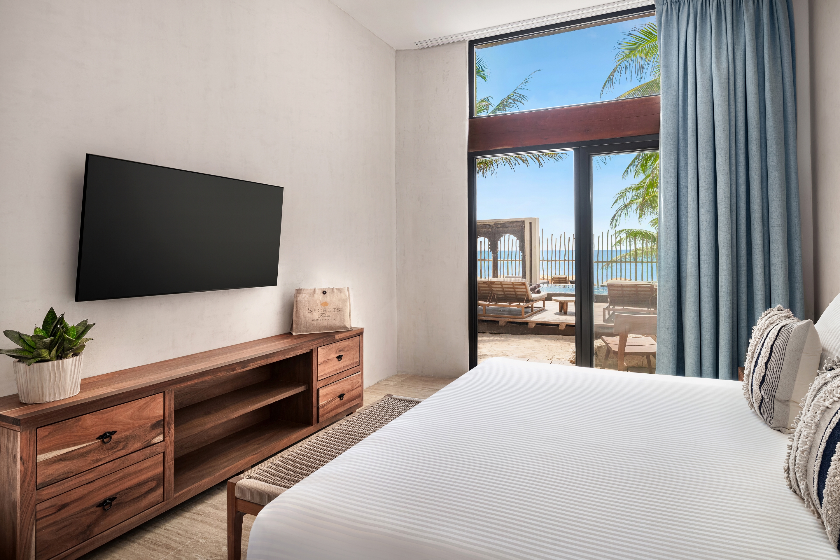 Junior Suite, King Bed, Ocean Front