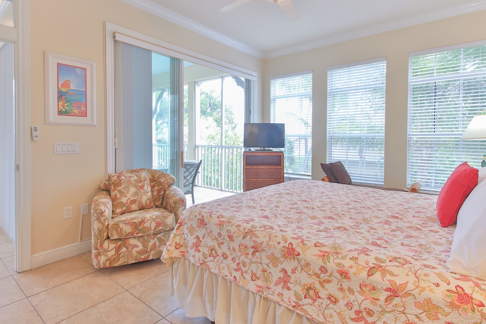 Tortuga Inn Beach Resort 12/76