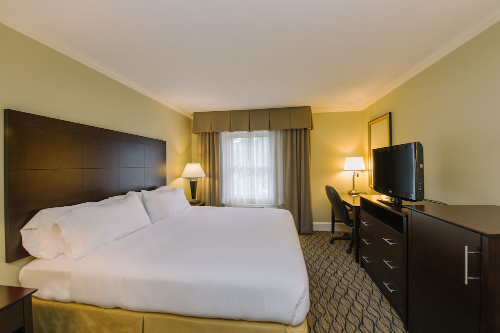 Holiday Inn Express Suites Merrimack 24/55