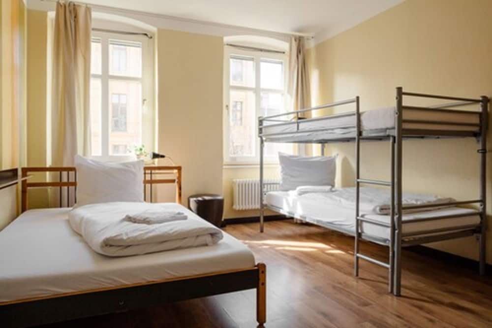 Eastseven Berlin Hostel 32/53