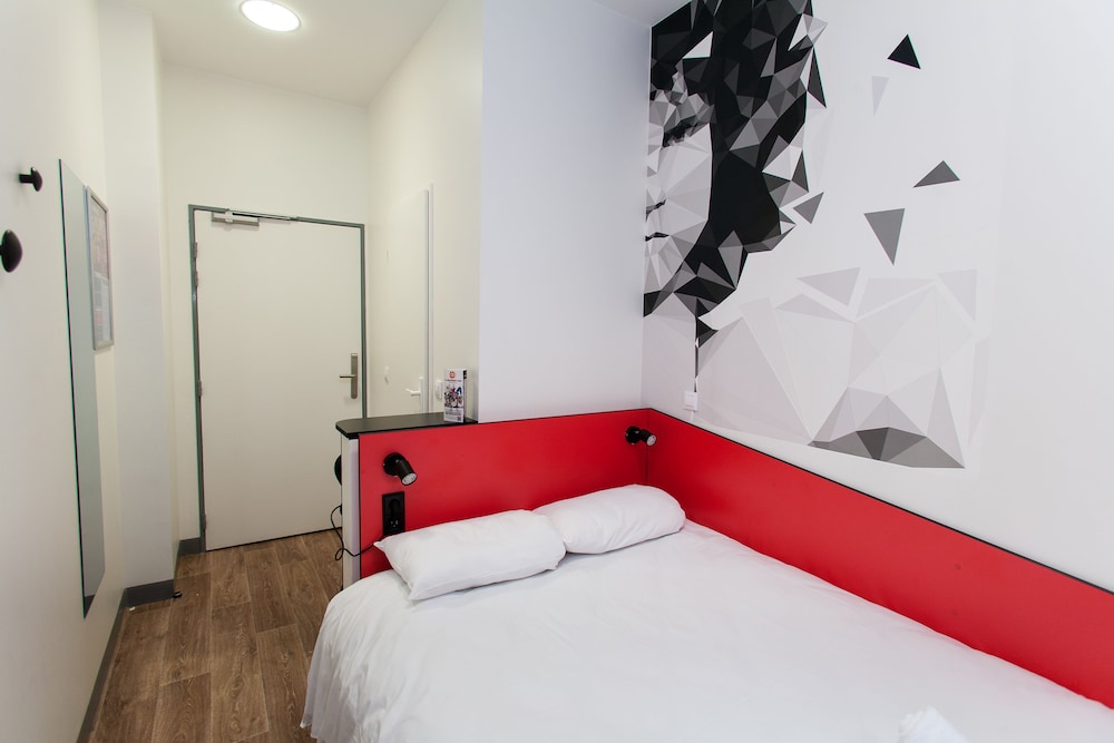 ROOM, SINGLE