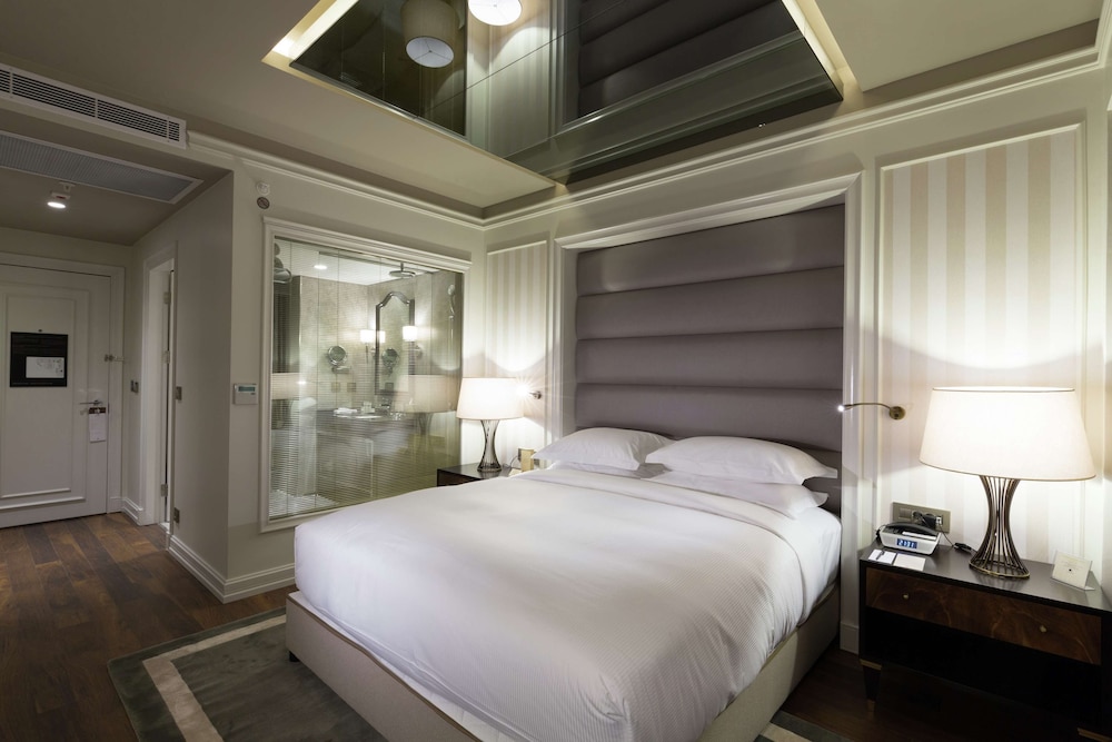 SUPERIOR, KING BED, PATIO