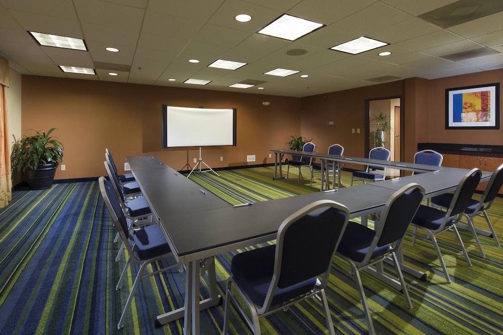 Fairfield Inn Suites Charleston Airport Convention Center 39/45