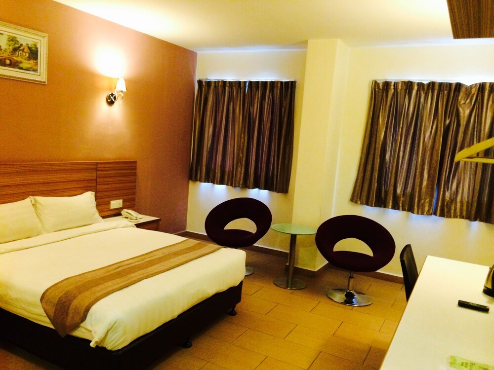 Grand Court Hotel 12/56