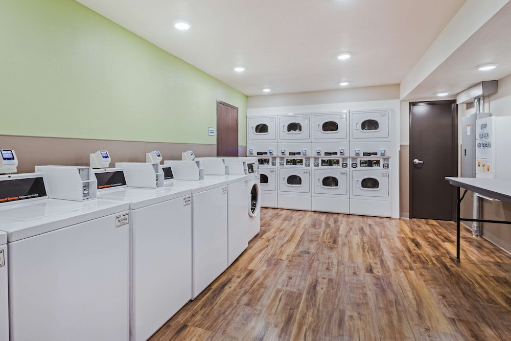 WoodSpring Suites Davenport Quad Cities 20/27
