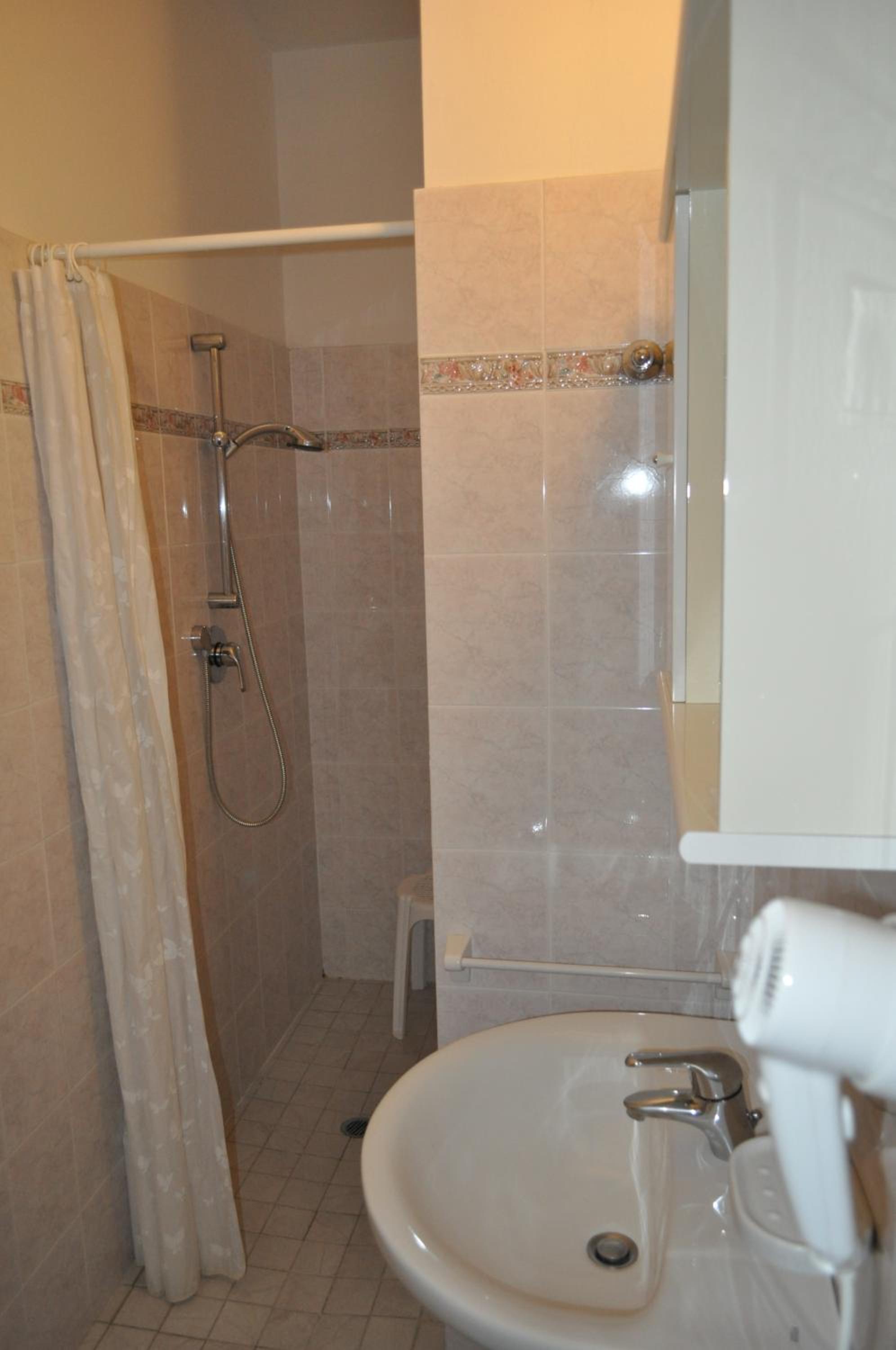غرفة قياسية ثلاثية، Mimosa Hotel 5/5