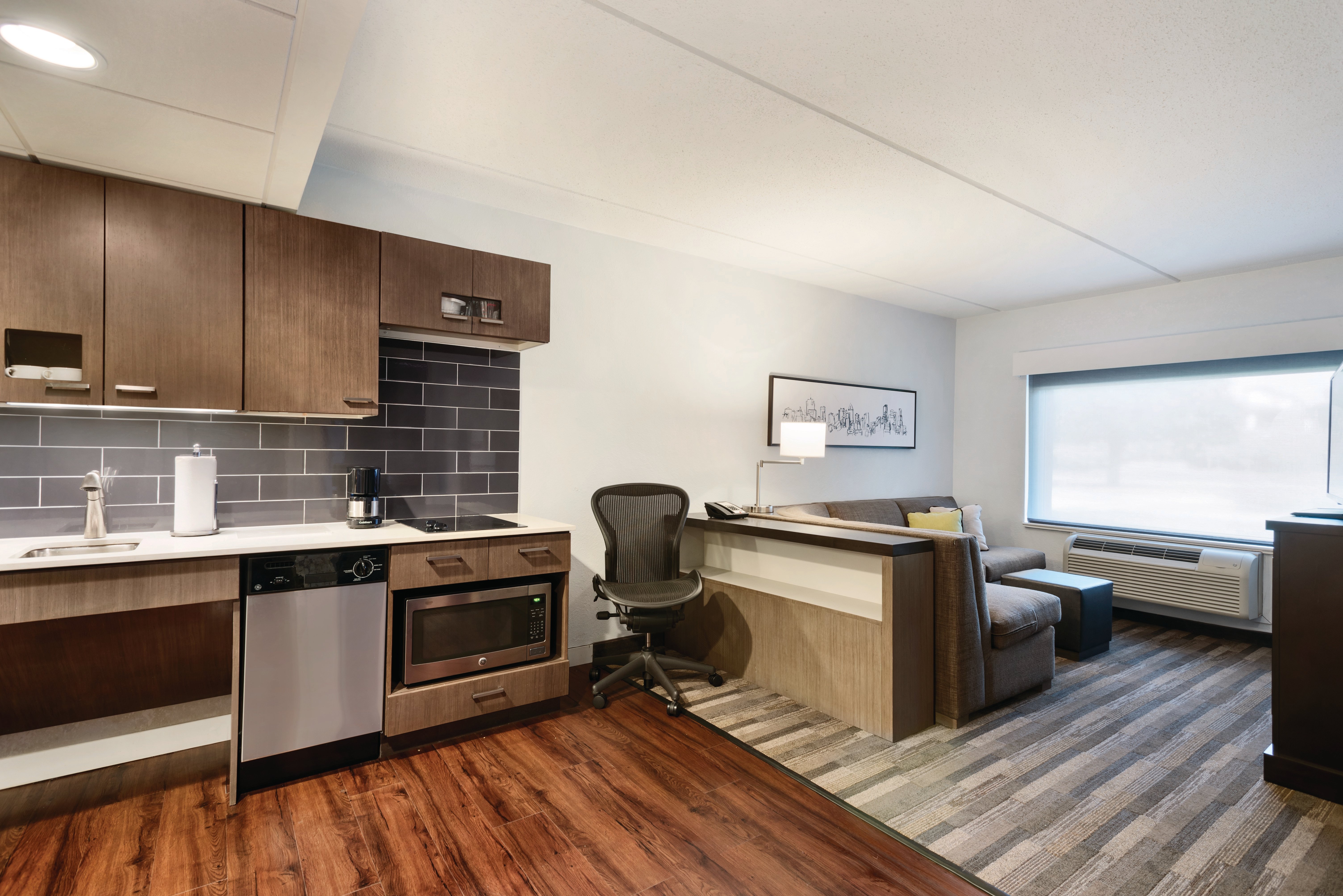 CLT Sky Suites 18/34