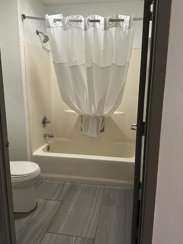 Efficiency, Suite, King Bed, Jetted Tub