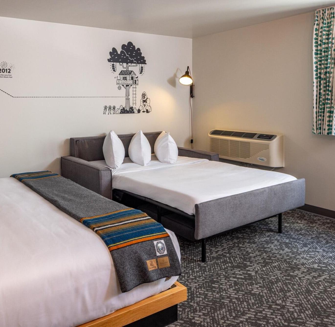 Deluxe, King Bed