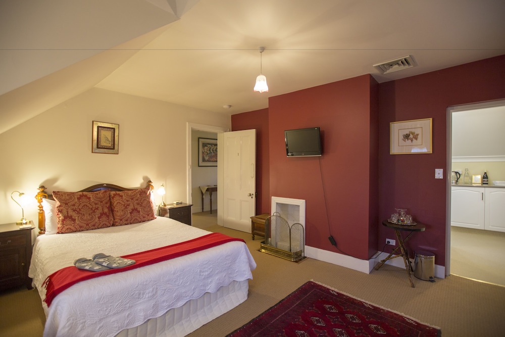 THE RACECOURSE INN 14/50