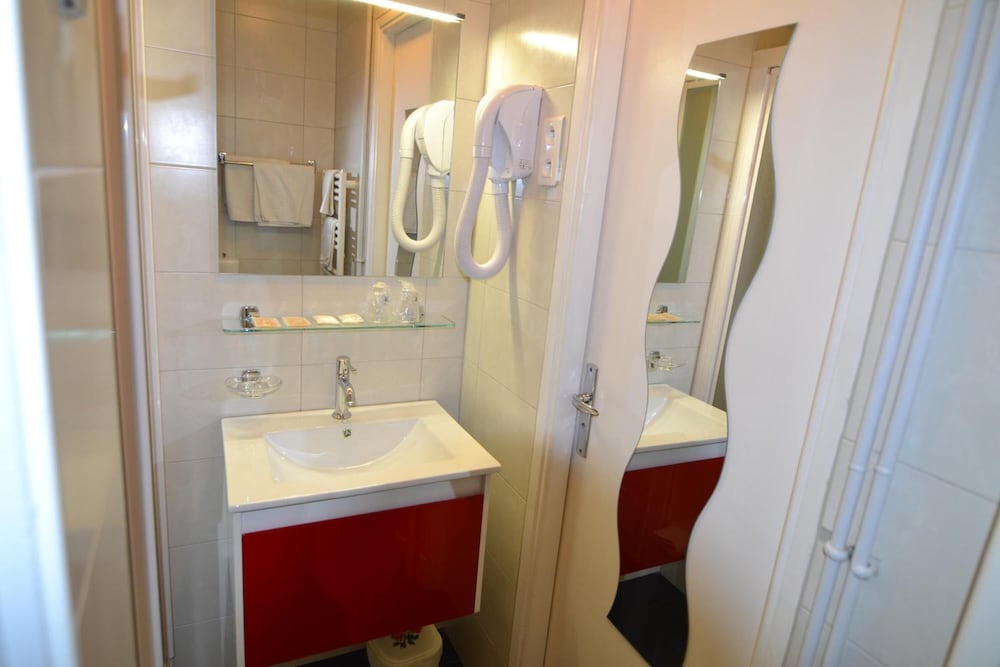 Brit Hotel Cahors Le Valentre 15/70