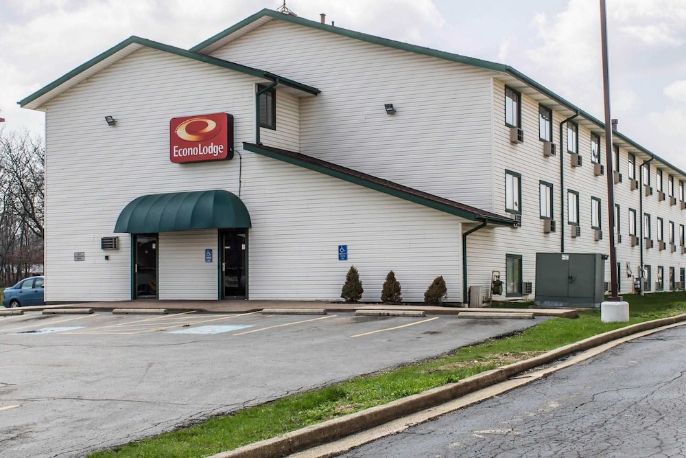Econo Lodge Akron Copley Northwest 4/34