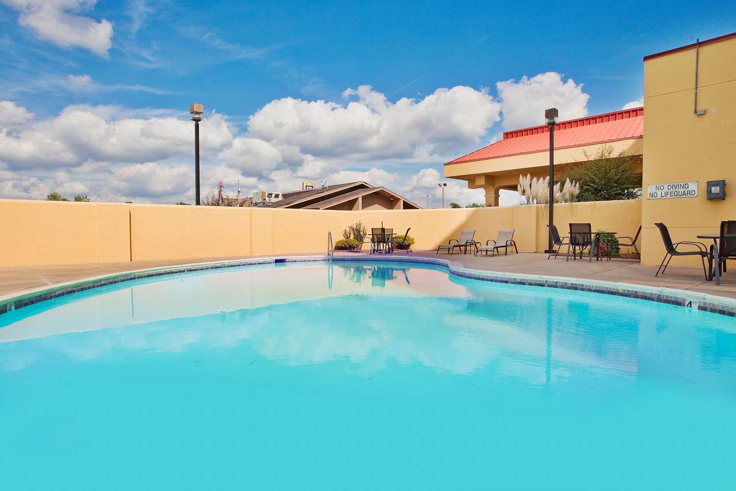 La Quinta Inn & Suites by Wyndham Memphis Airport Graceland 42/71
