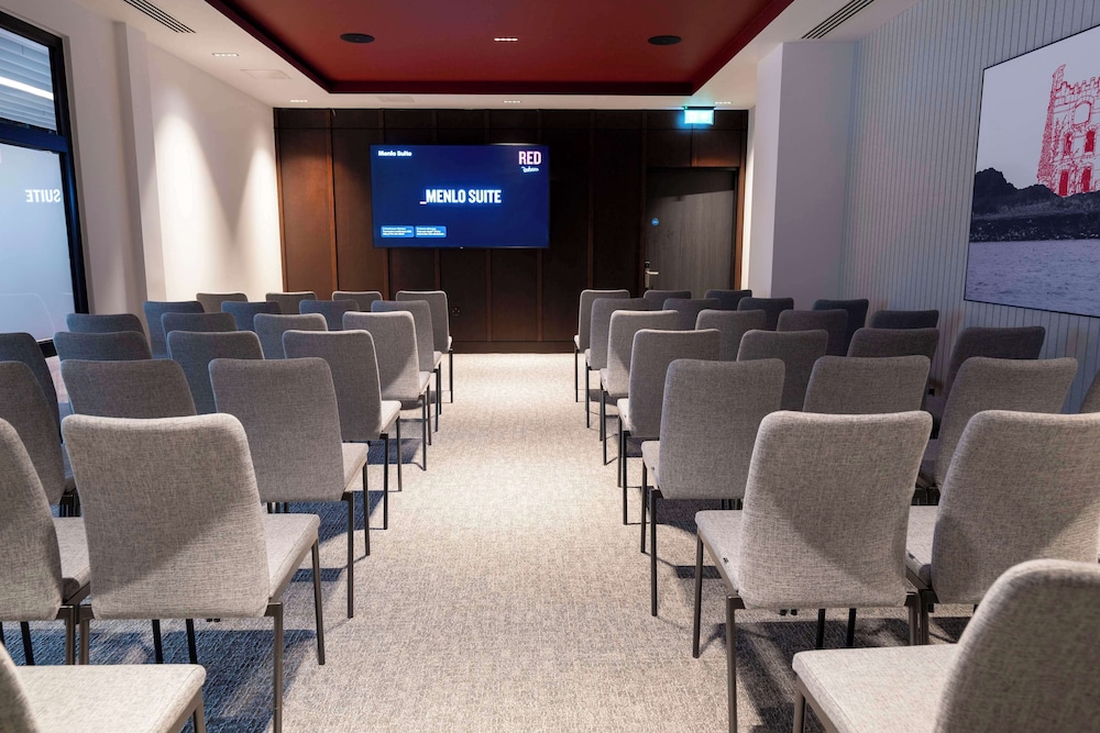 Radisson RED Galway 37/49