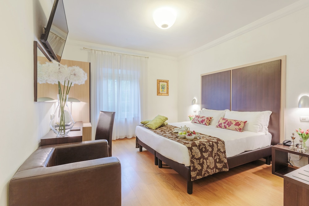 SUPERIOR, DOUBLE OR TWIN BED, GARDEN VIEW